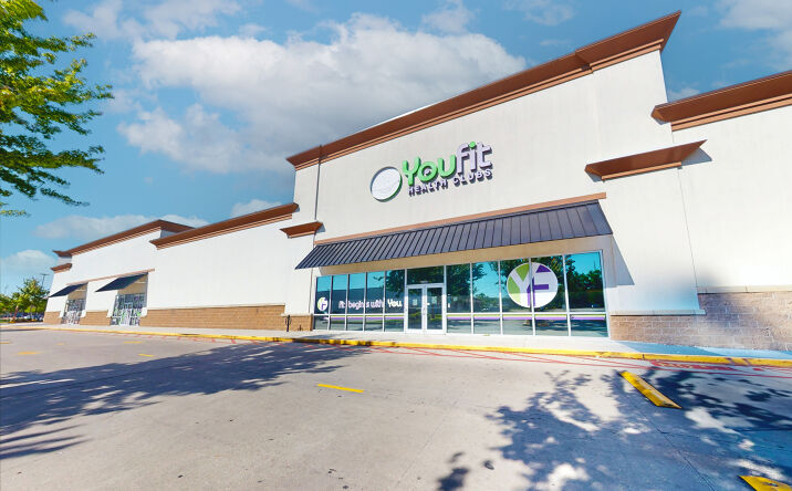 Pictures of Retail property located at 4100 General De Gaulle Dr, New Orleans, LA 70131 for lease - image #1