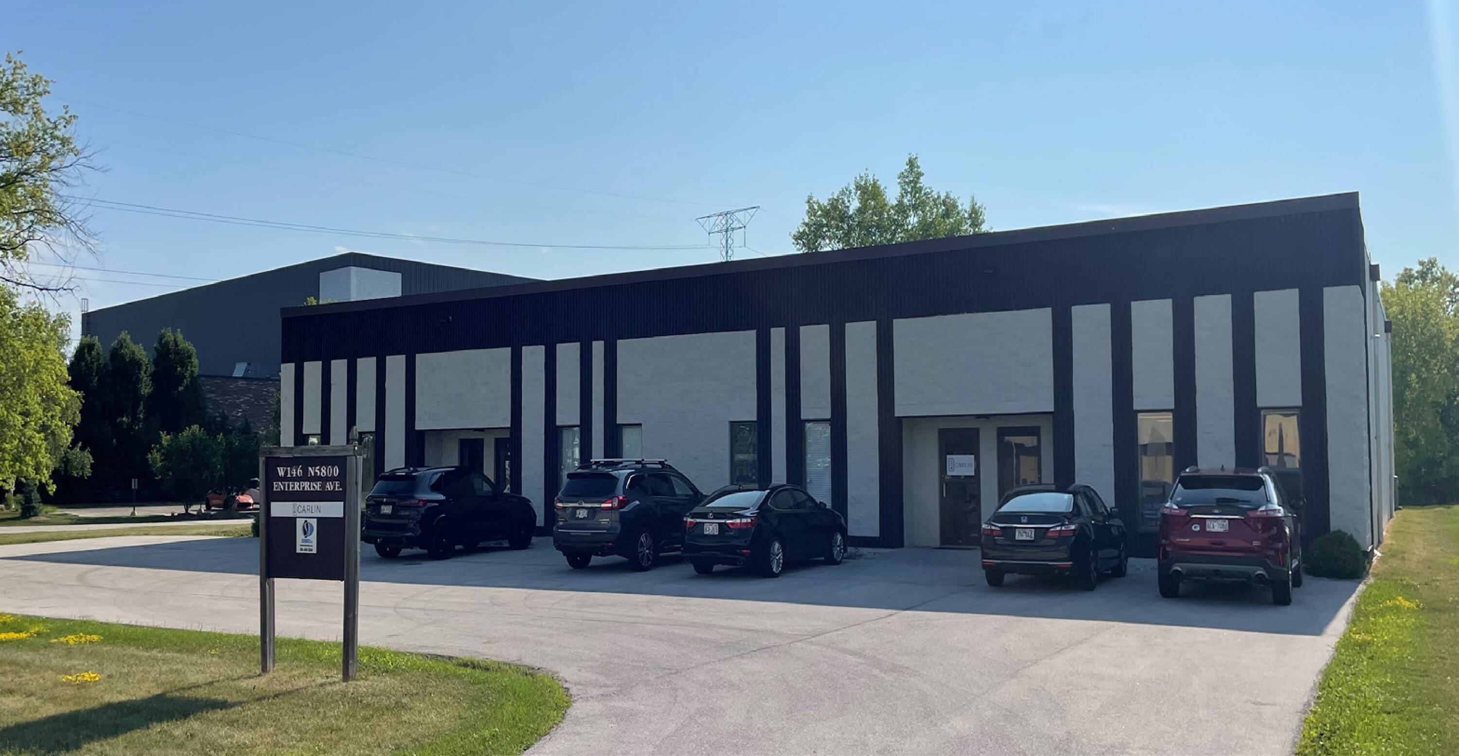 w146n5800 Enterprise Ave, Menomonee Falls, WI 53051