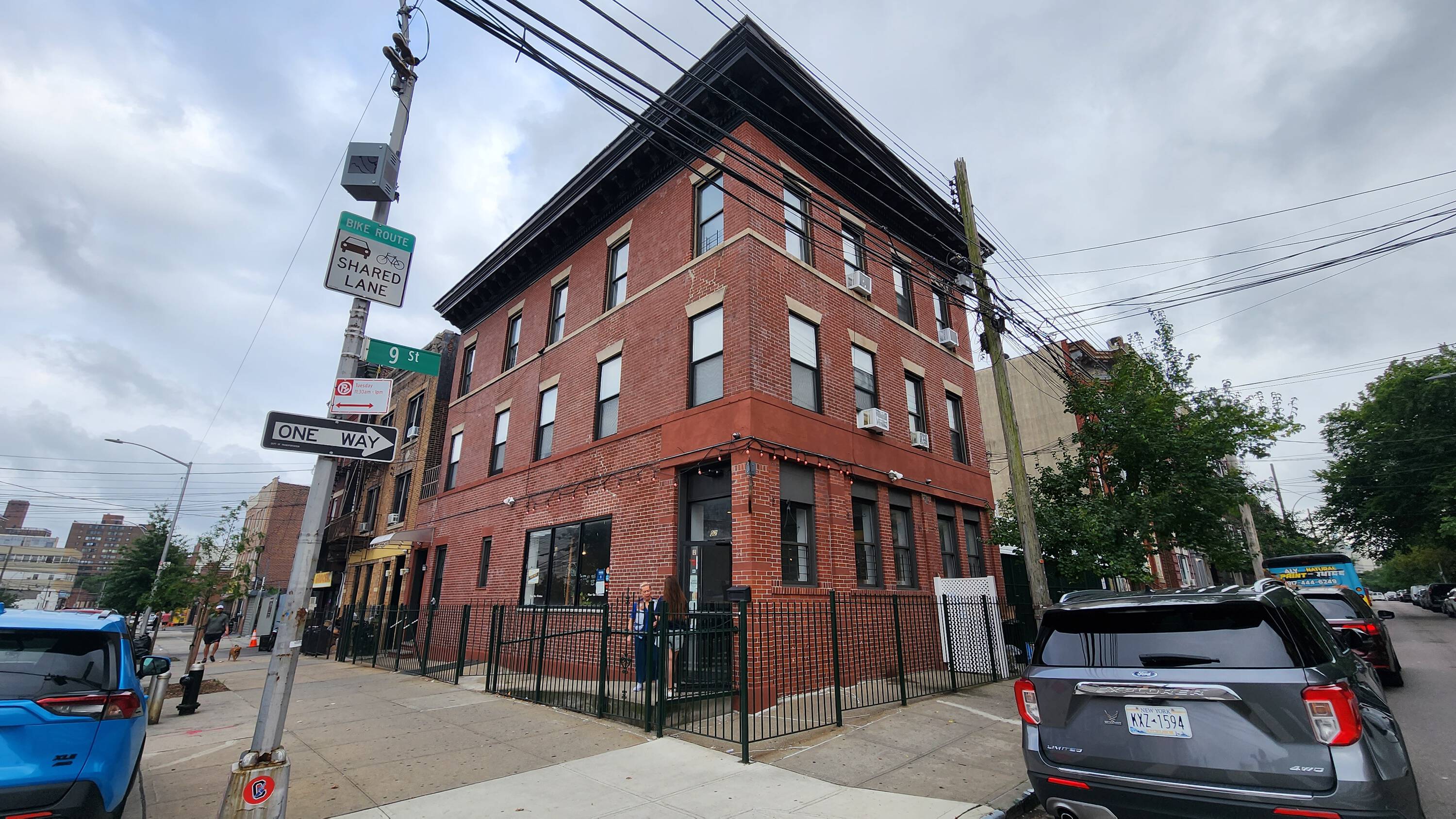 906 34th Ave, Queens, NY 11106