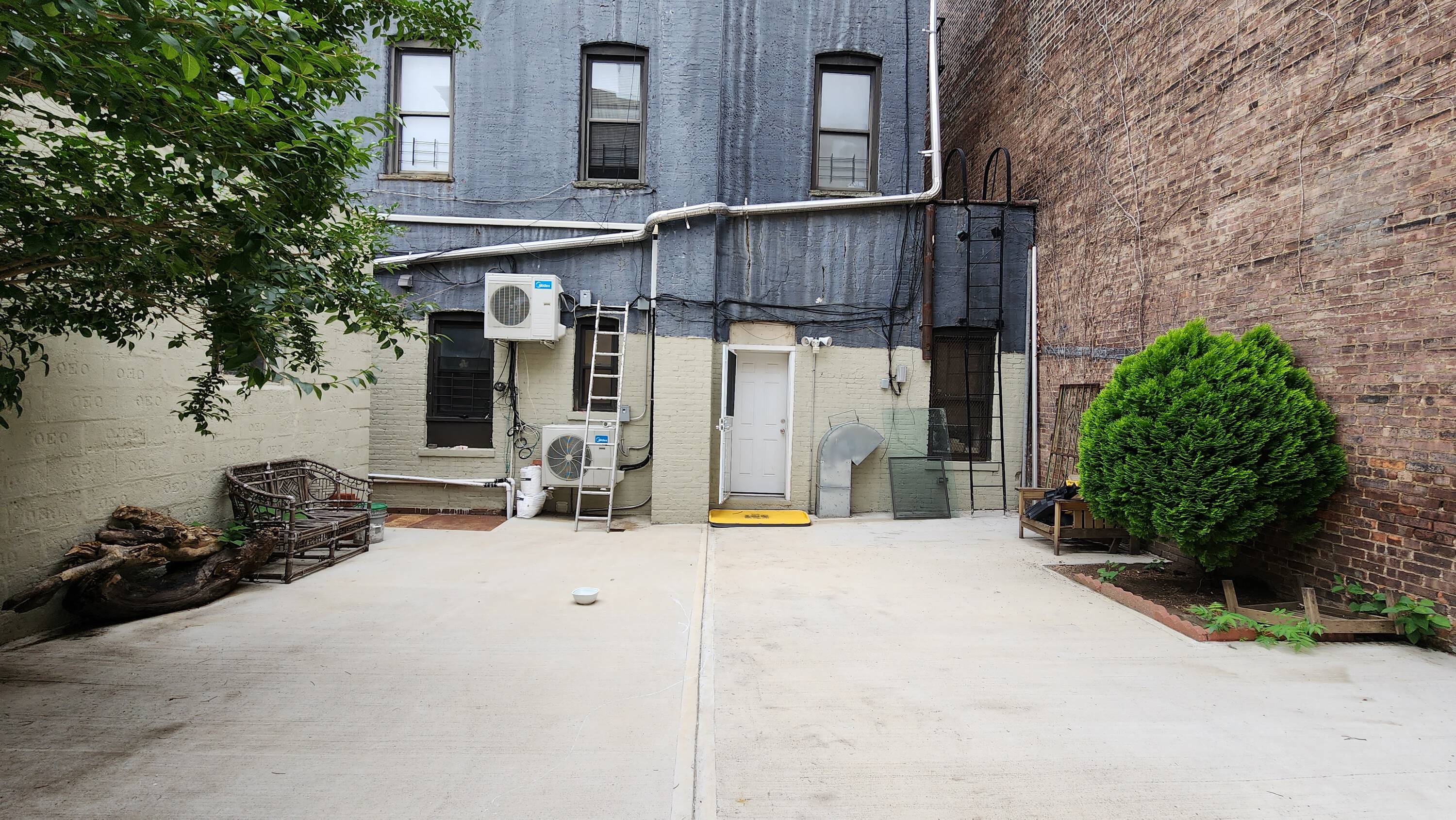 906 34th Ave, Queens, NY 11106