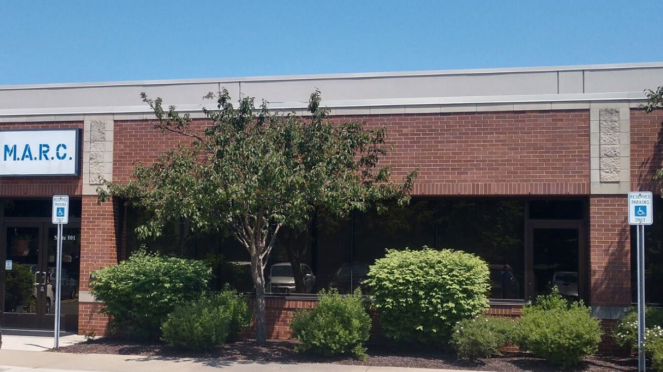 27000 Meadowbrook Rd, Novi, MI 48377