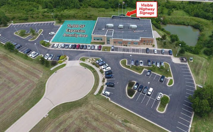 Pictures of Retail, Office, Special Purpose property located at 620 SW Governors Vw, Topeka, KS 66606 for lease - image #1