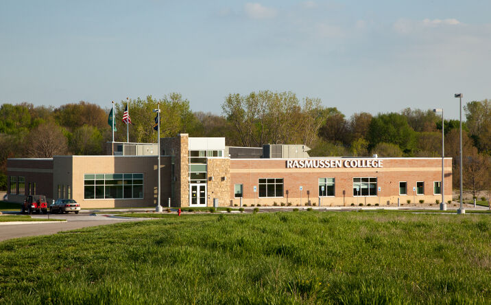 Pictures of Retail, Office, Special Purpose property located at 620 SW Governors Vw, Topeka, KS 66606 for lease - image #1