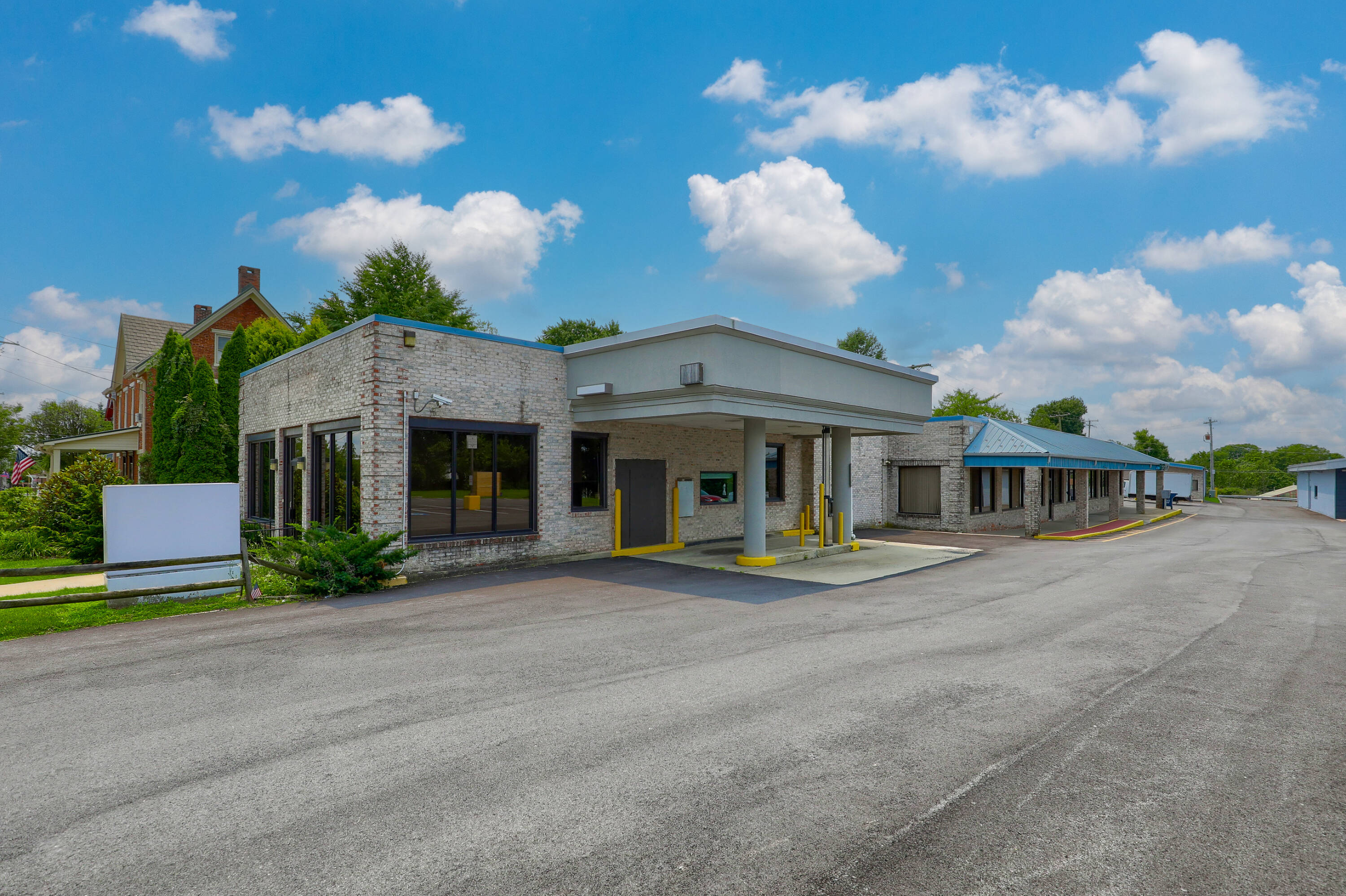 18 S Main St, Stewartstown, PA 17363