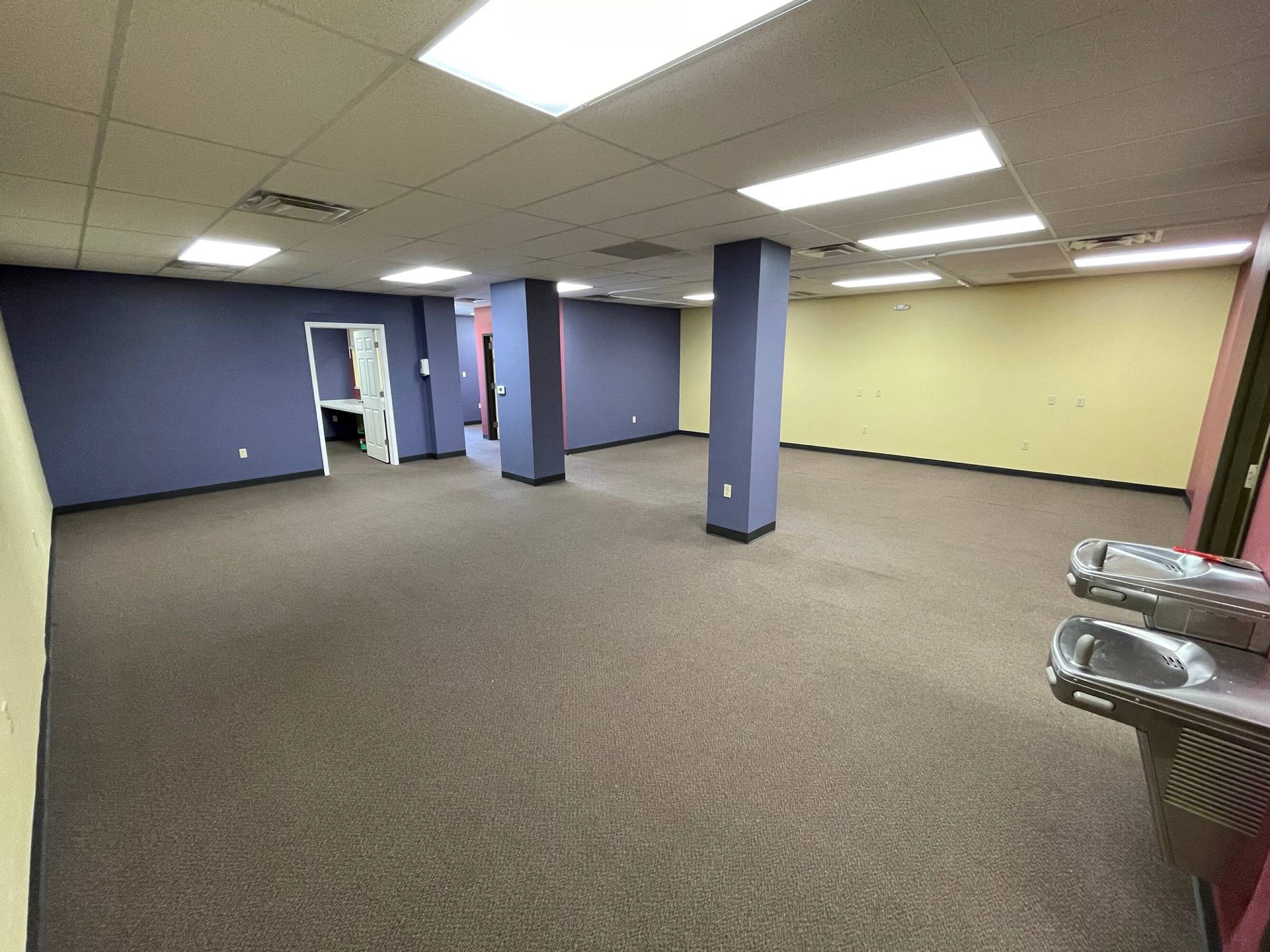 2105 Apperson Dr, Salem, VA 24153