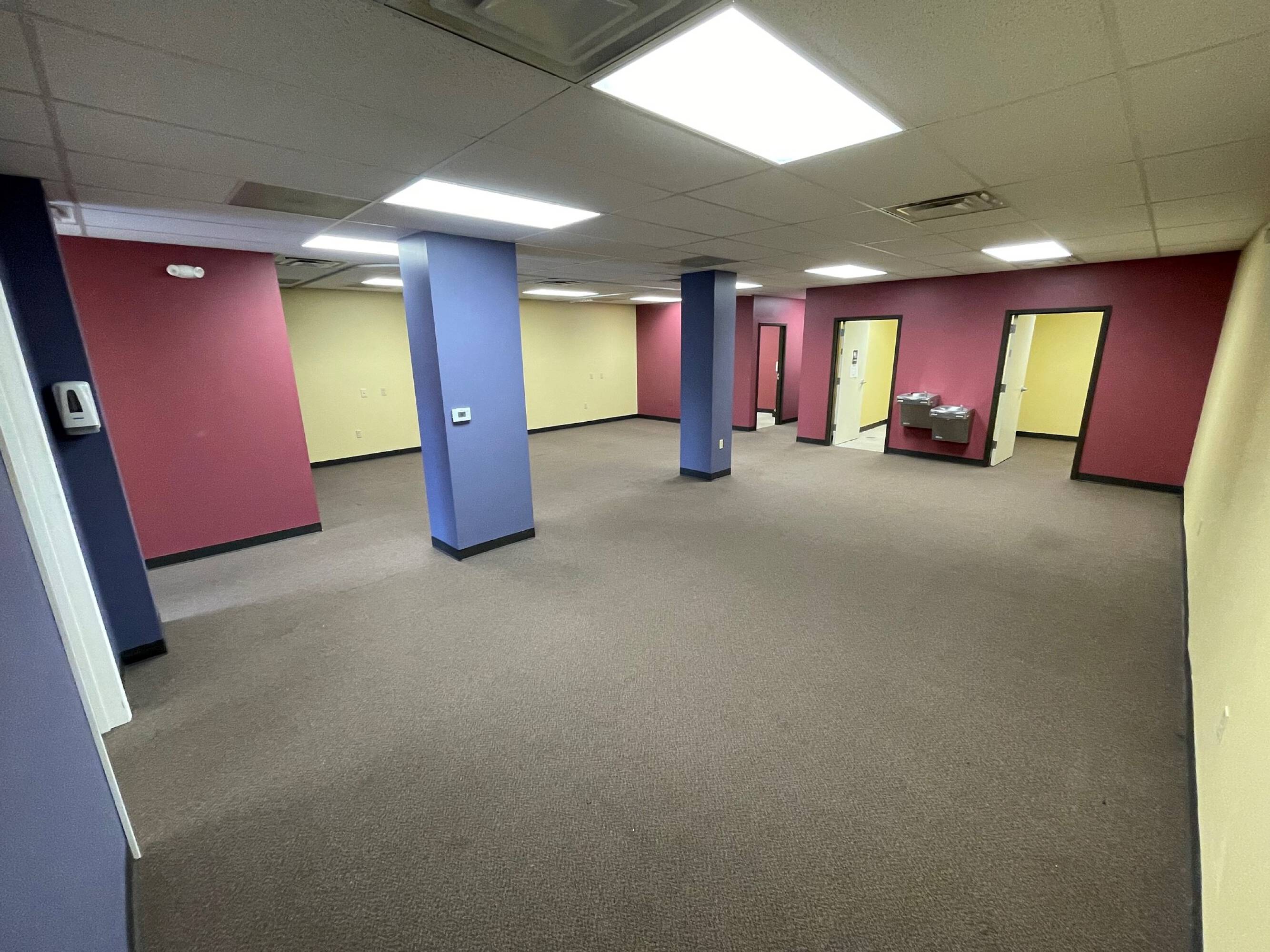 2105 Apperson Dr, Salem, VA 24153