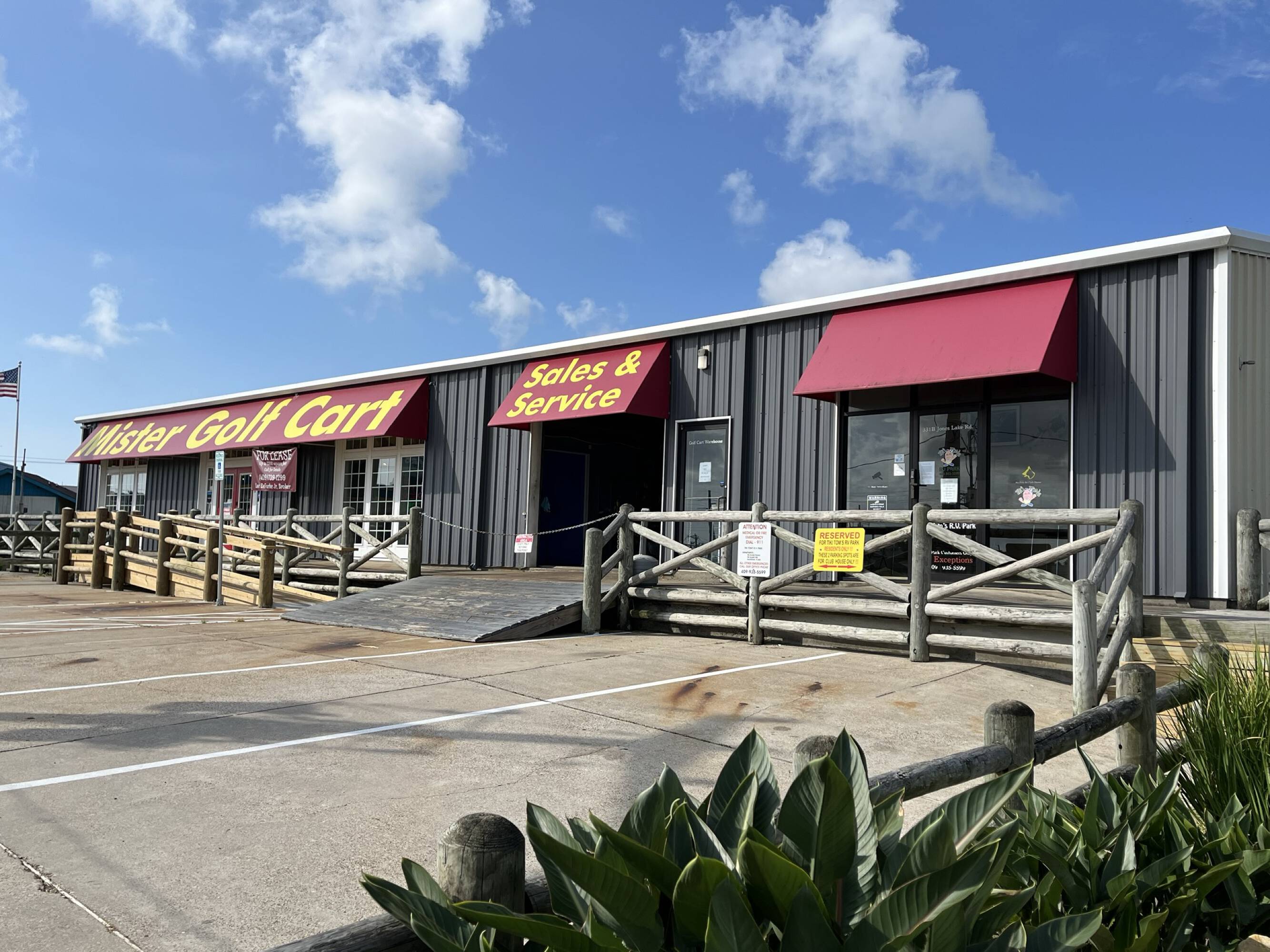 331 Jones Lake Rd, Tiki Island, TX 77554