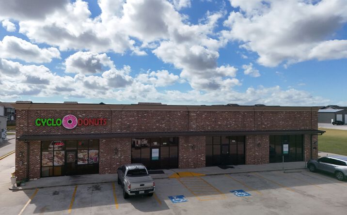 Pictures of Retail property located at 1520 E McNeese St, Lake Charles, LA 70607 for lease - image #1