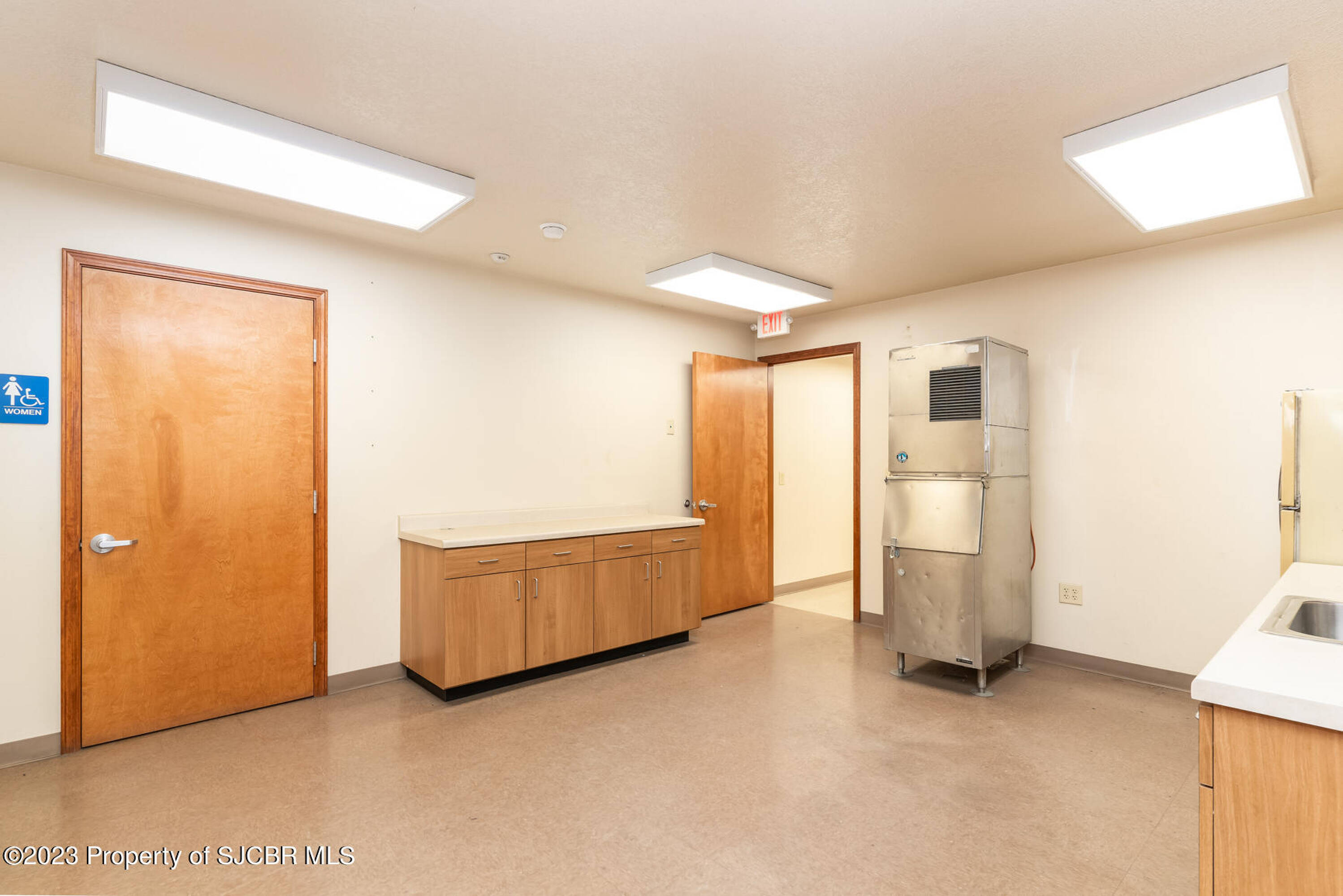 940 NM 516, Flora Vista, NM 87415