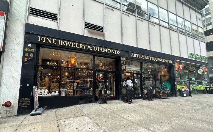 Pictures of Retail property located at 390 5th Ave, New York, NY 10018 for lease - image #1