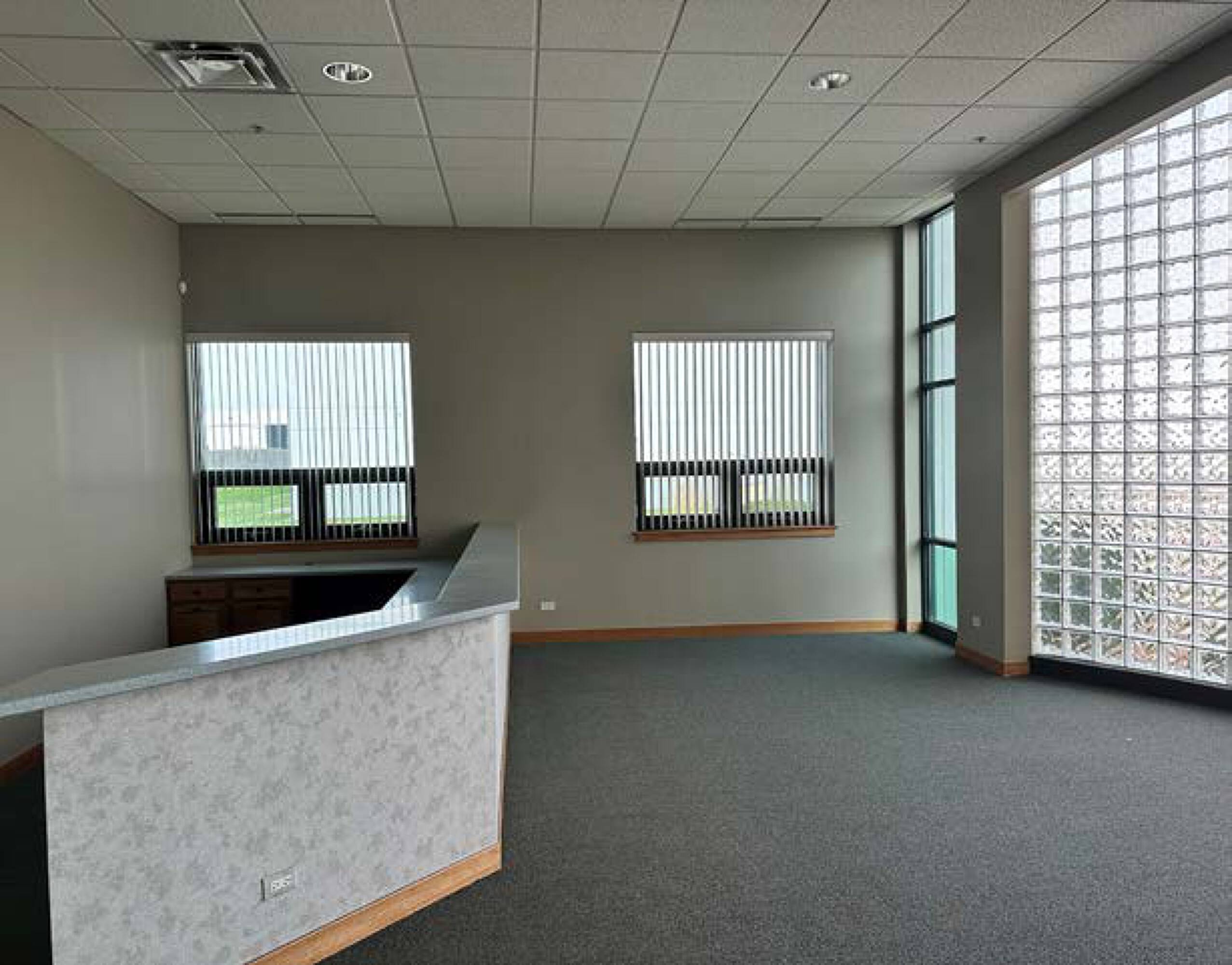 1890 Suncast Ln, Batavia, IL 60510