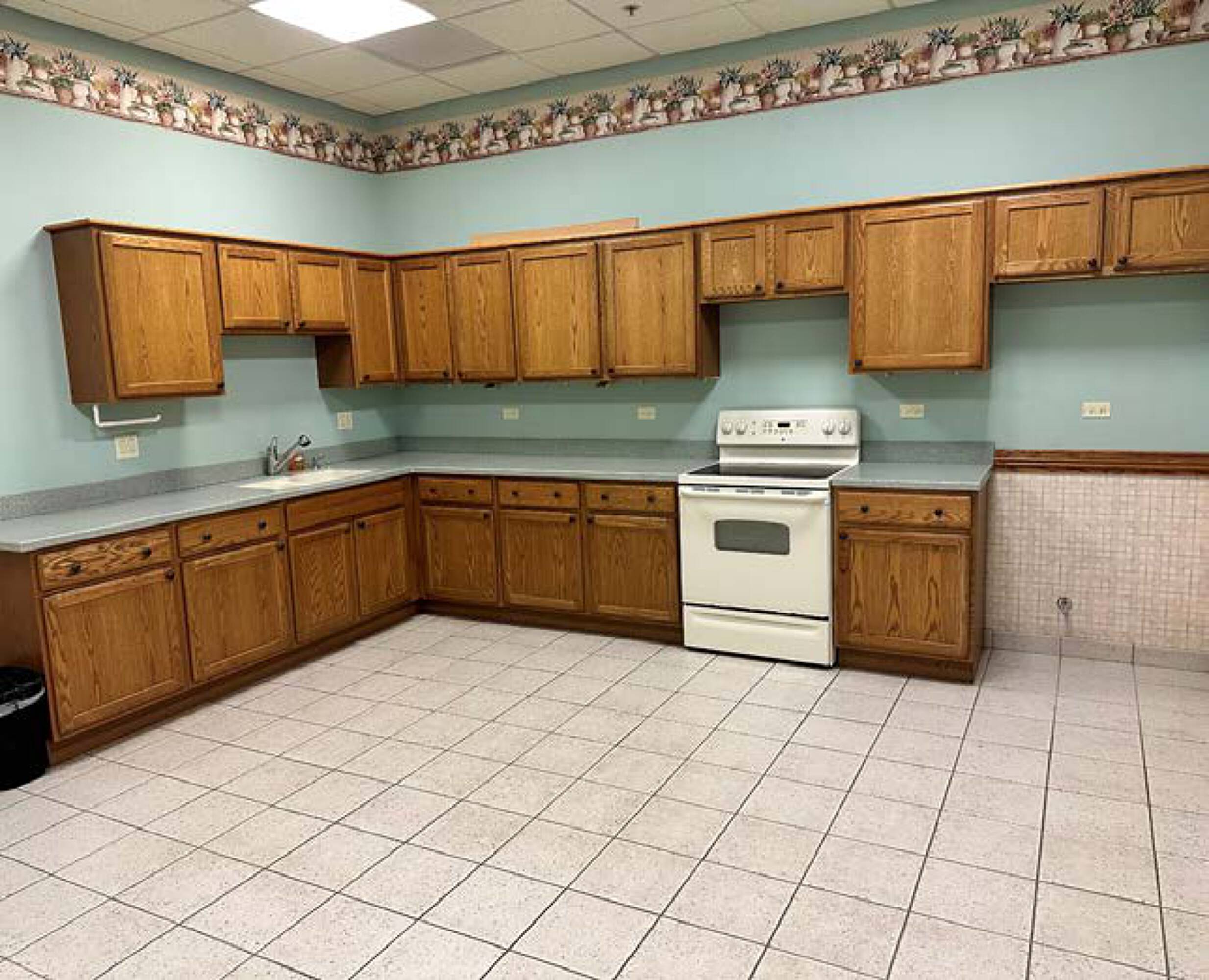 1890 Suncast Ln, Batavia, IL 60510