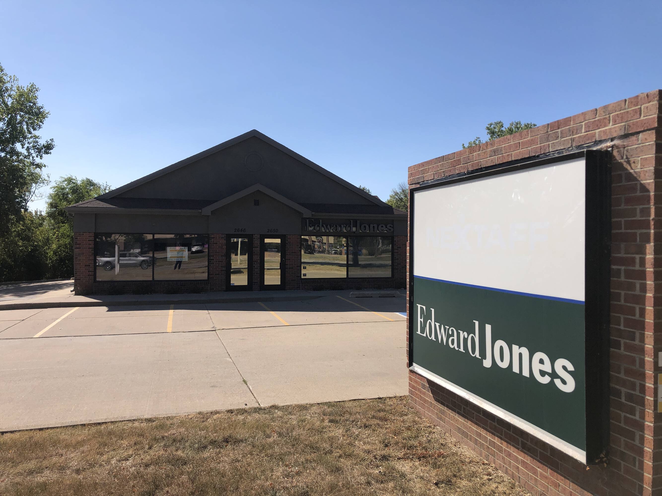 2464 100th St, Urbandale, IA 50322