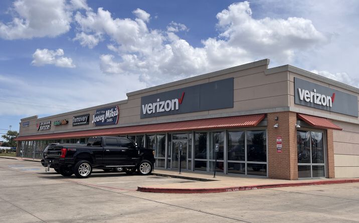 Pictures of Retail property located at 13740 East Fwy, Houston, TX 77015 for lease - image #1