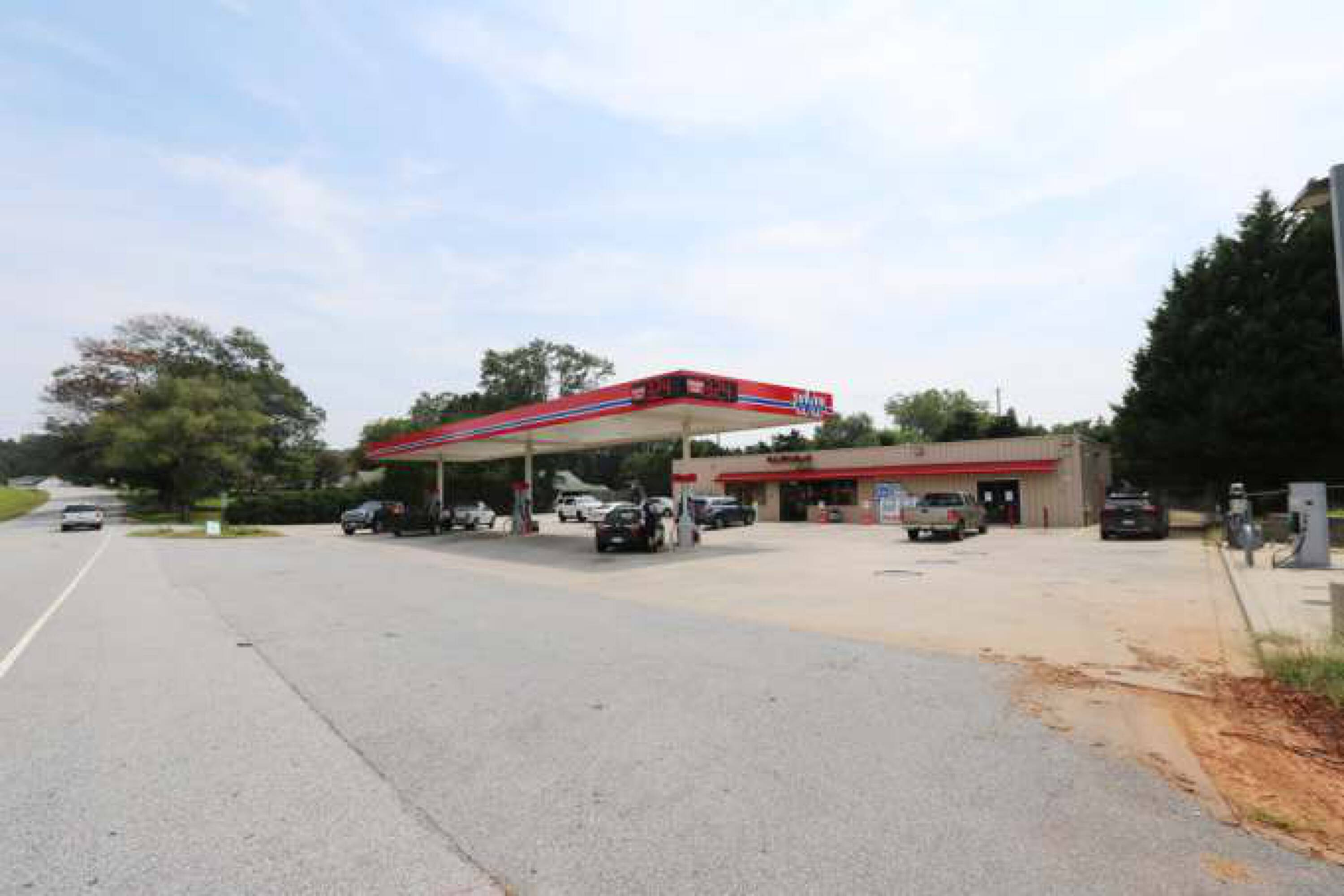 2305 N Hwy 101, Greer, SC 29651