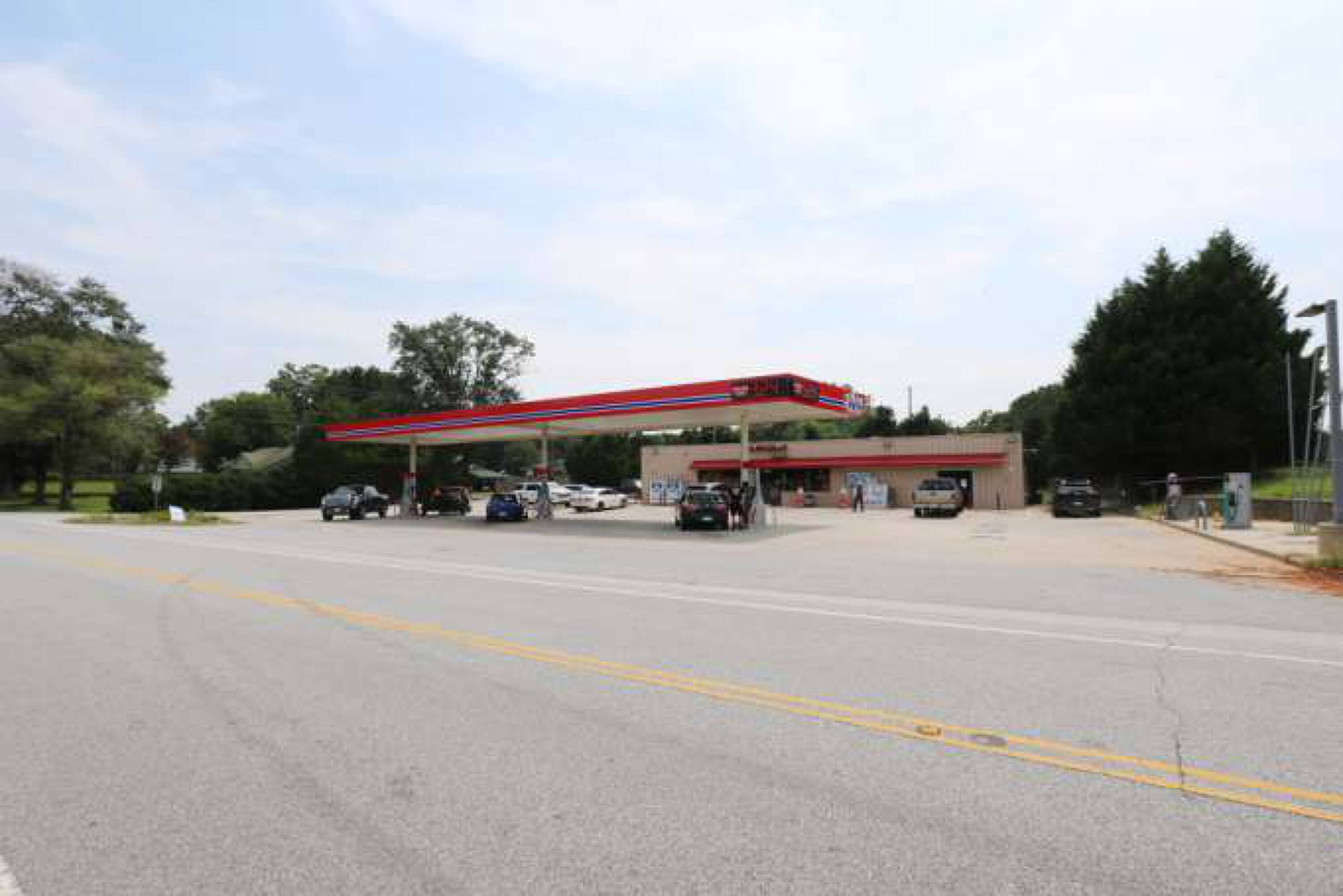 2305 N Hwy 101, Greer, SC 29651