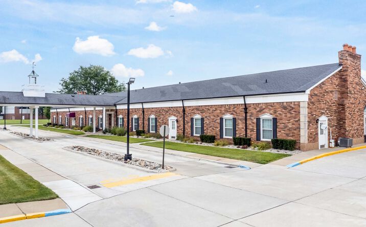 Pictures of Office property located at 14061 E Thirteen Mile Rd, Warren, MI 48088 for lease - image #1