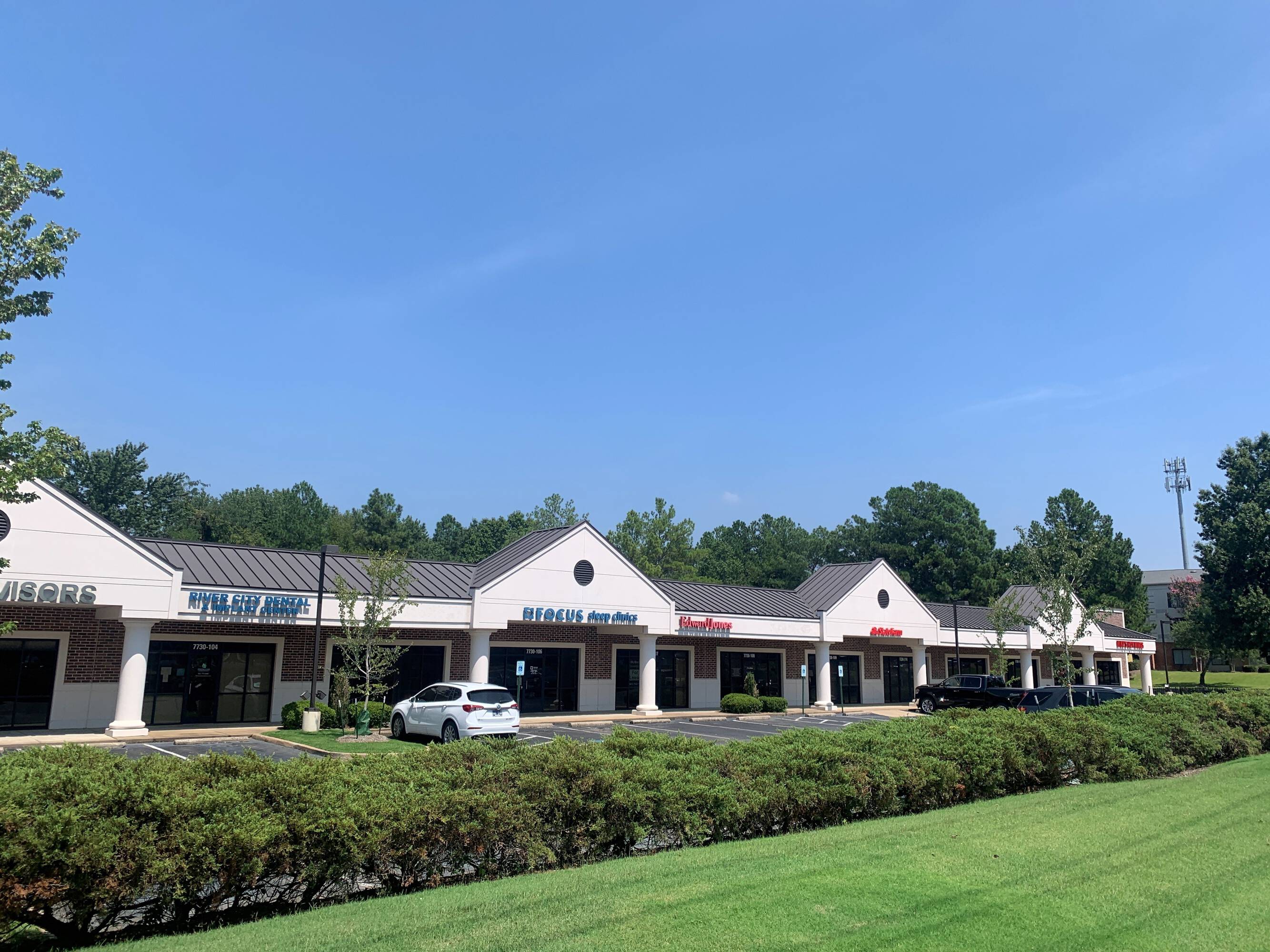 7730 Wolf River Blvd, Germantown, TN 38138