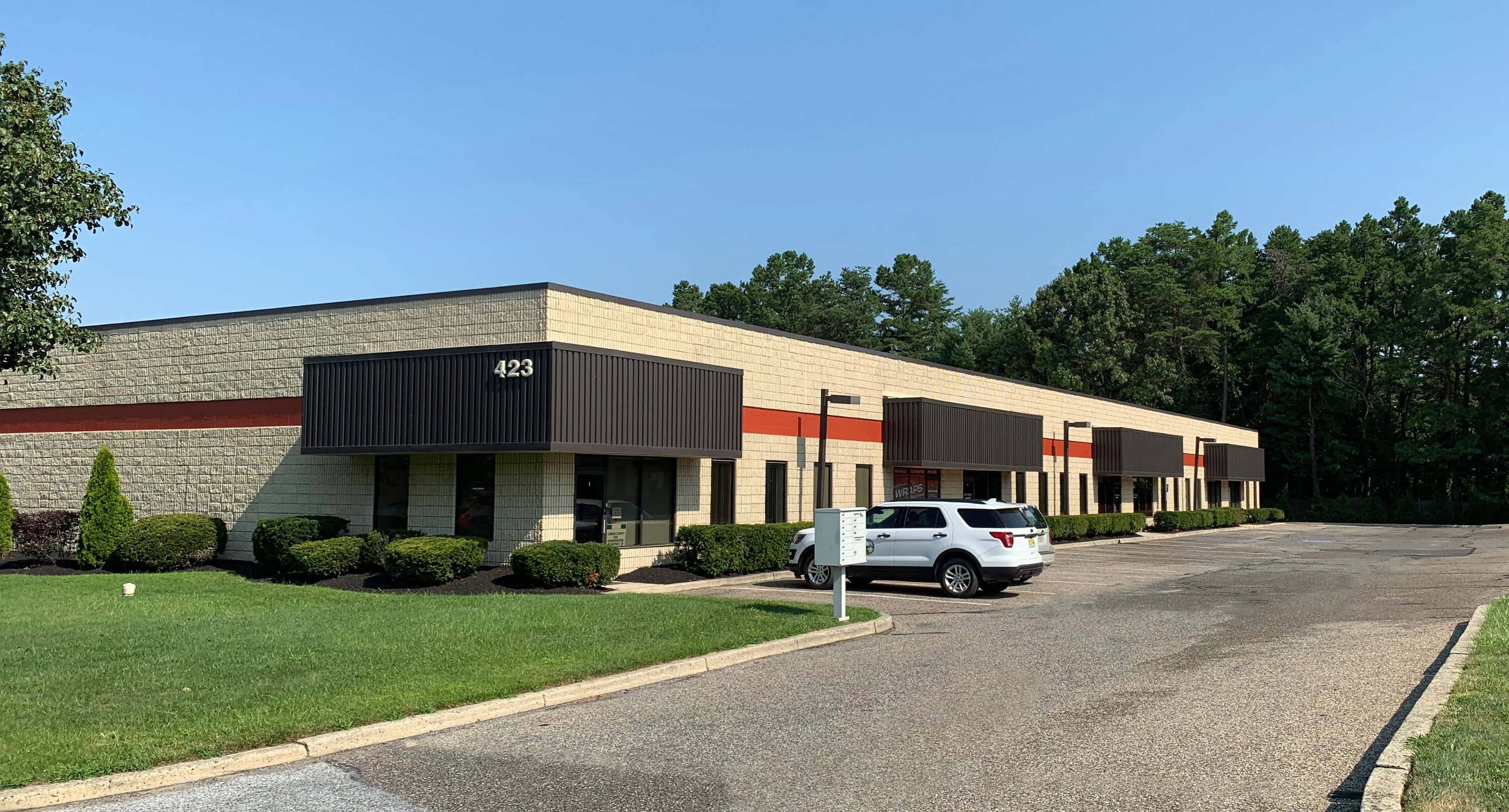 423 Commerce Ln, Berlin Township, NJ 08091