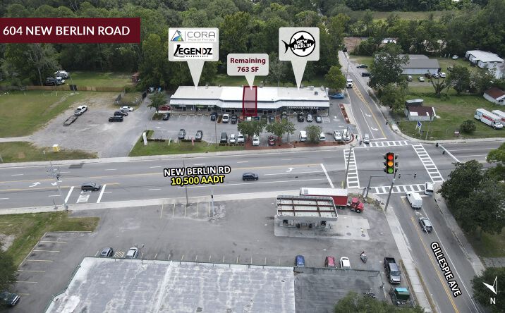 Pictures of Retail property located at 604 New Berlin Rd, Jacksonville, FL 32218 for lease - image #1