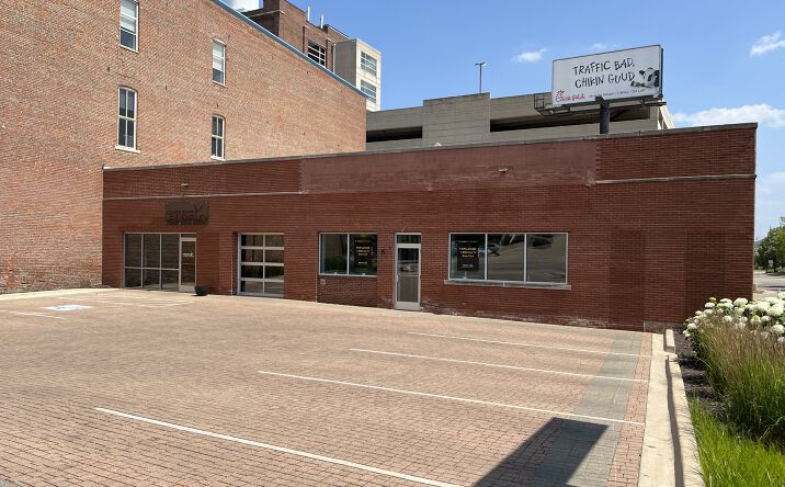 Pictures of Retail, Office, Industrial property located at 428 SW Washington St, Peoria, IL 61602 for lease - image #1