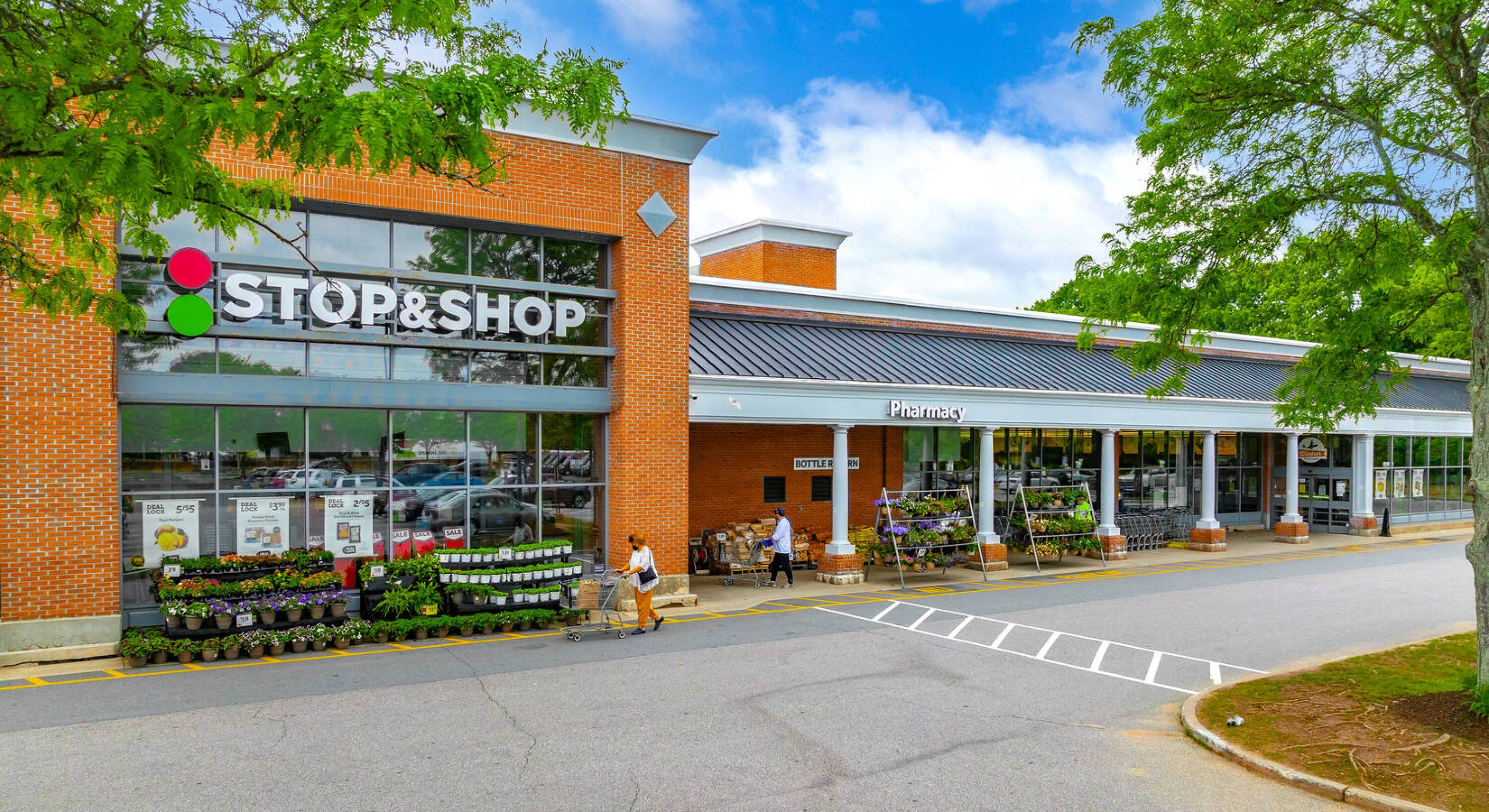 1095 Kennedy Rd, Windsor, CT 06095