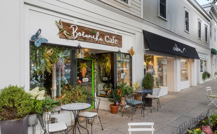 Pictures of Retail property located at 402-424 Main St, Ridgefield, CT 06877 for lease - image #1