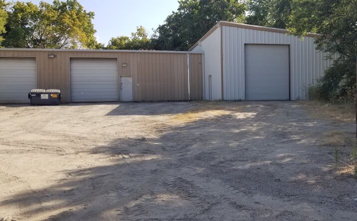 Pictures of Industrial property located at 208 Howard Rd, Waxahachie, TX 75165 for lease - image #1