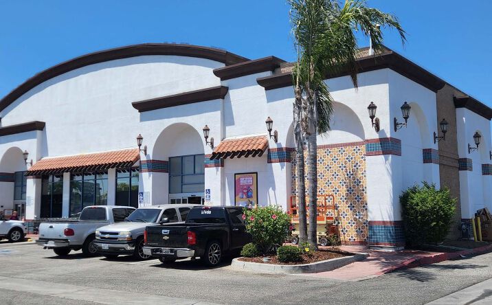 Pictures of Retail property located at 1050 S A St, Oxnard, CA 93030 for lease - image #1