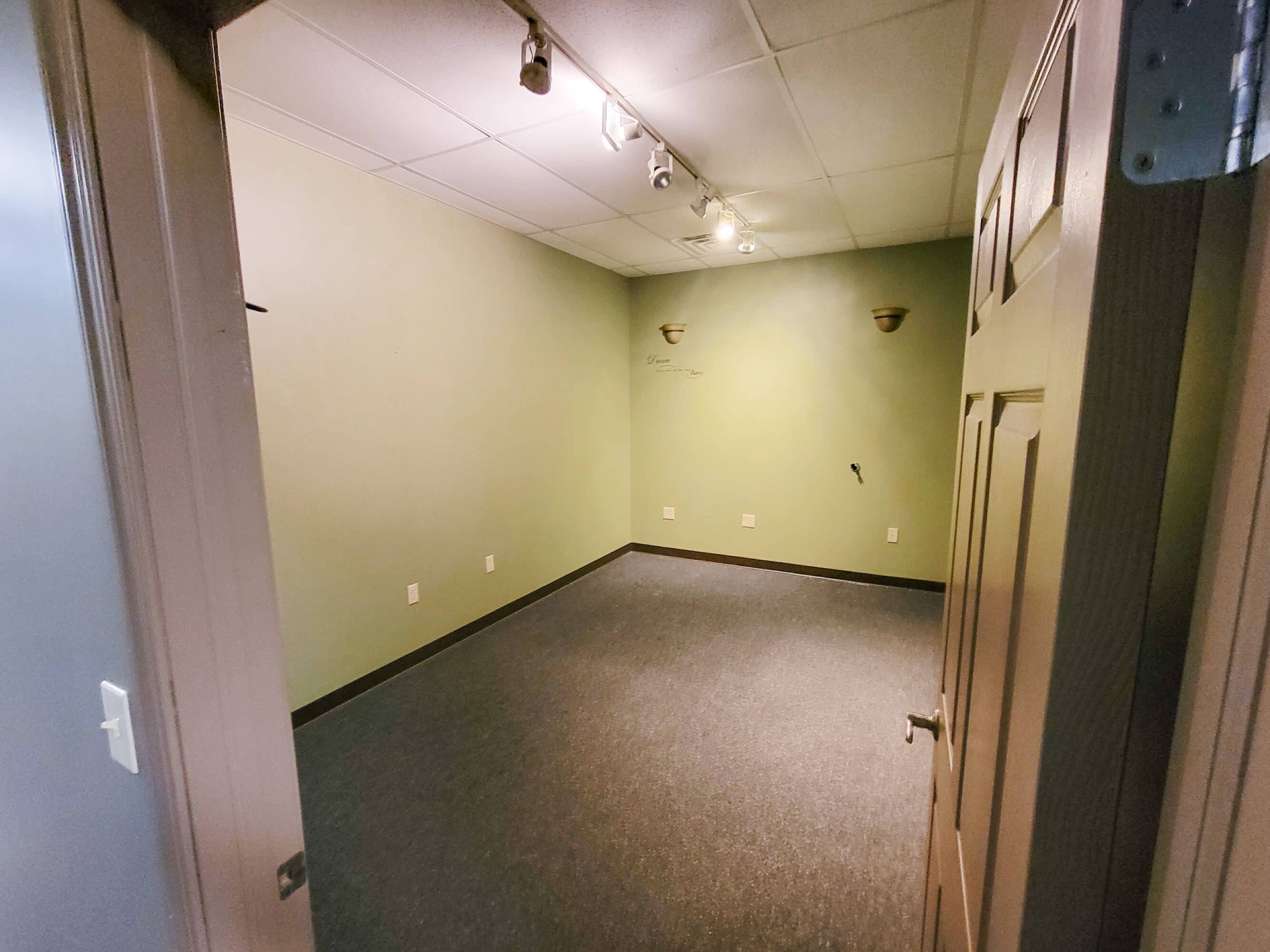 2135 N Ridge Rd, Wichita, KS 67212 | Crexi.com