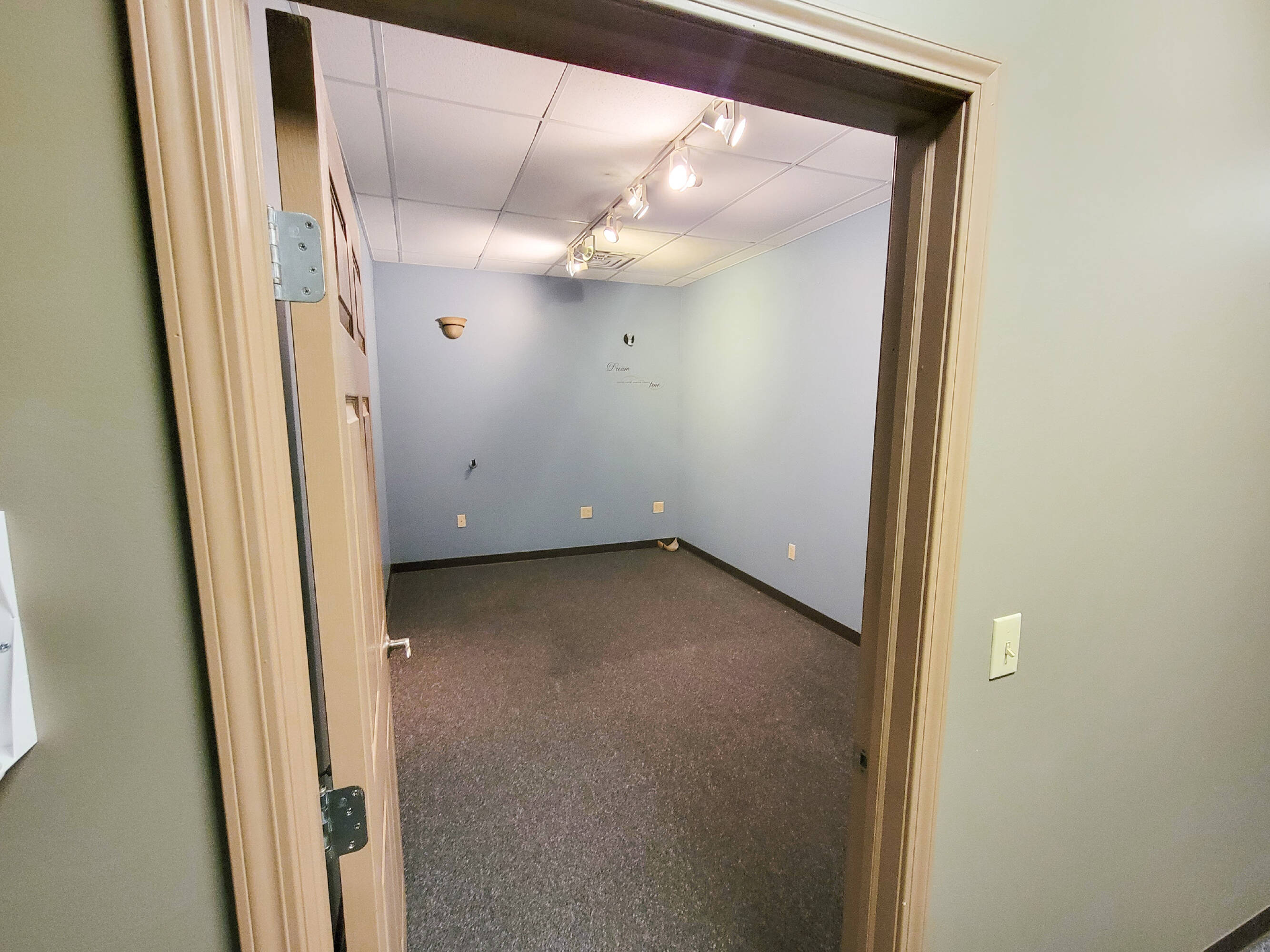 2135 N Ridge Rd, Wichita, KS 67212 | Crexi.com