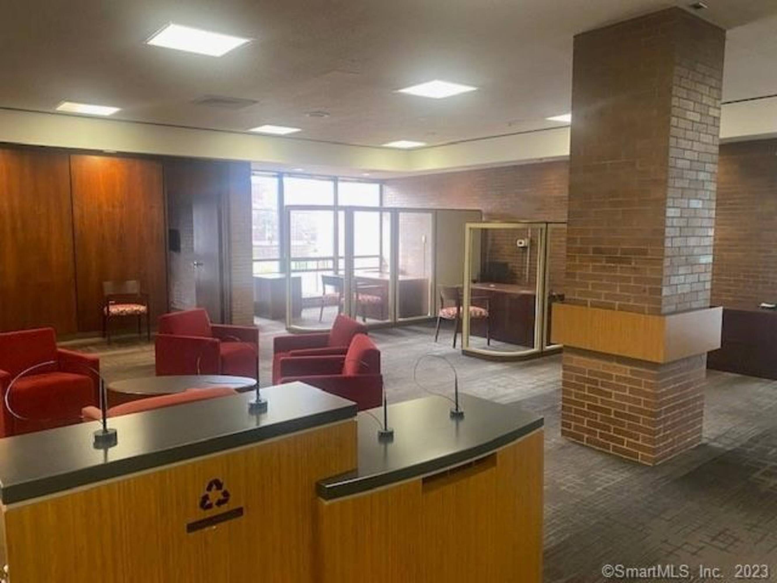 211 Kennedy Dr, Putnam, CT 06260