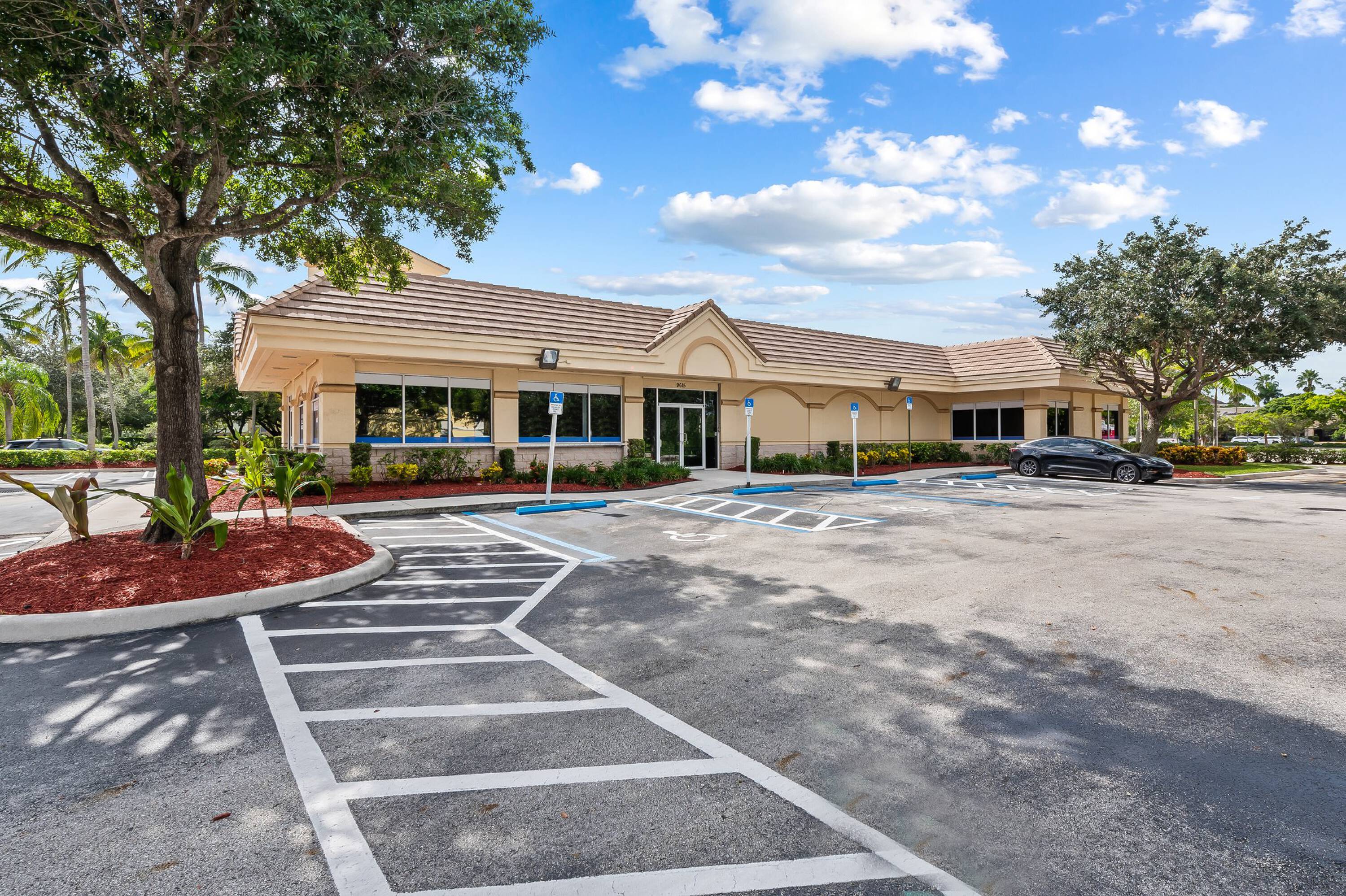 9615 Westview Dr, Coral Springs, FL 33076