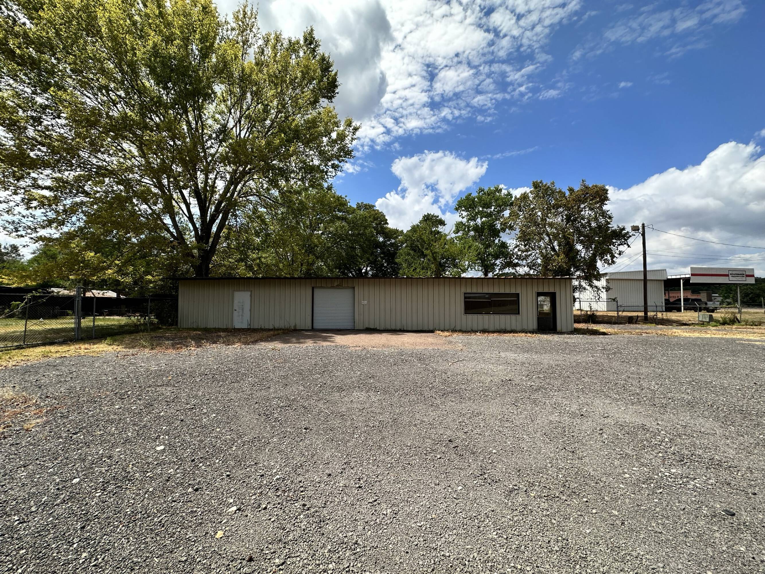 2215 US80, Pearl, MS 39208