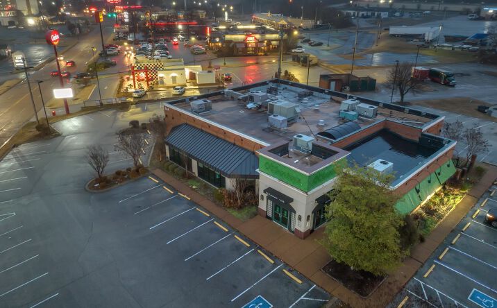 Pictures of Restaurant property located at 644 Carriage House Dr, Jackson, TN 38305 for lease - image #1