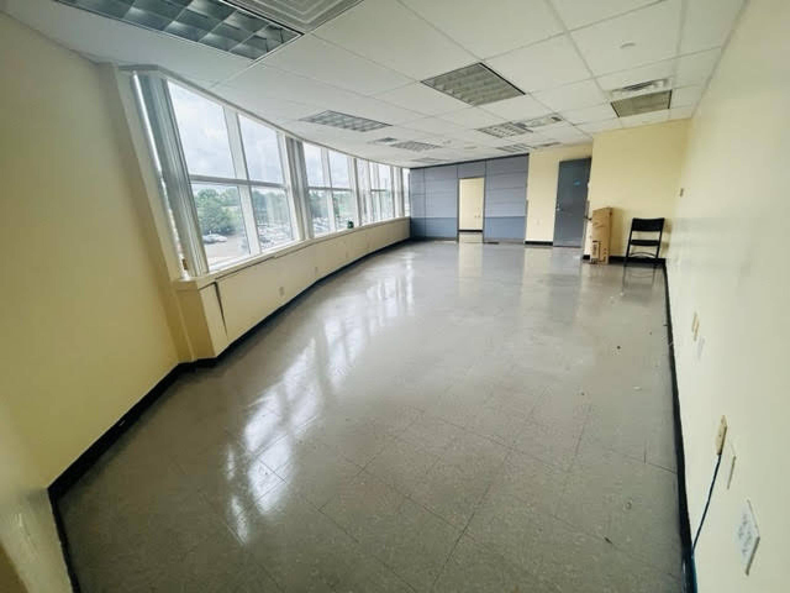 9 N Service Rd, Queens, NY 11430