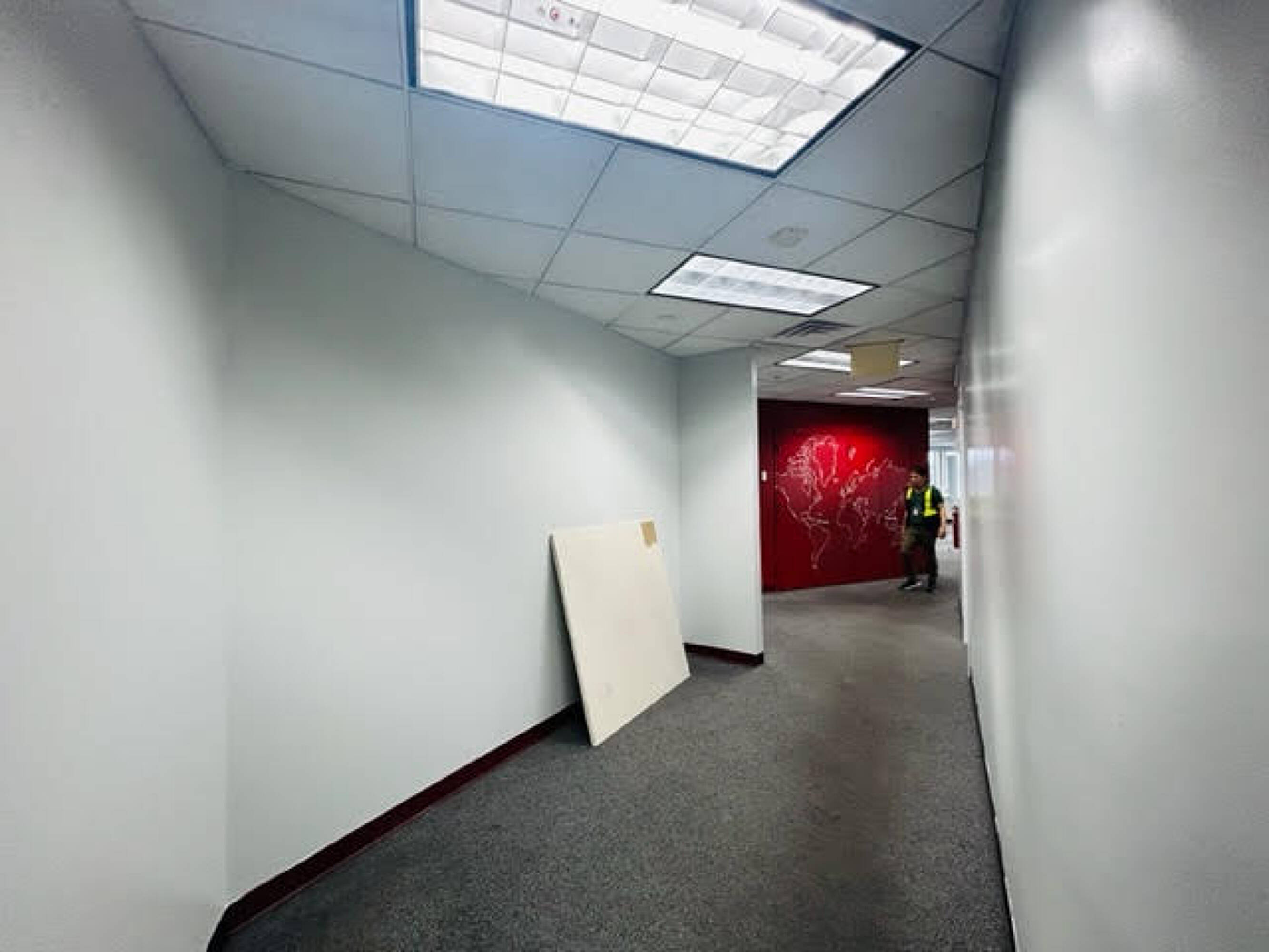 9 N Service Rd, Queens, NY 11430