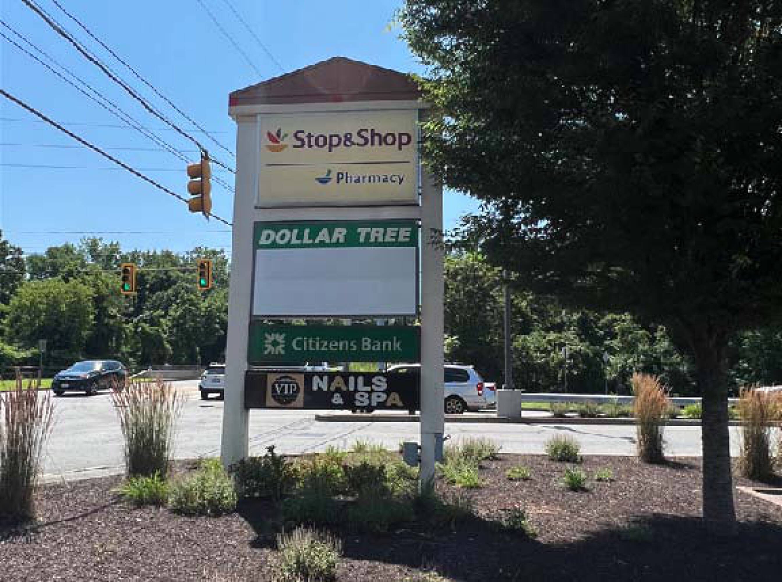 70 Mendon Rd, Cumberland, RI 02864