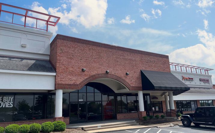 Pictures of Retail property located at 1684 Clarkson Rd, Chesterfield, MO 63017 for lease - image #1
