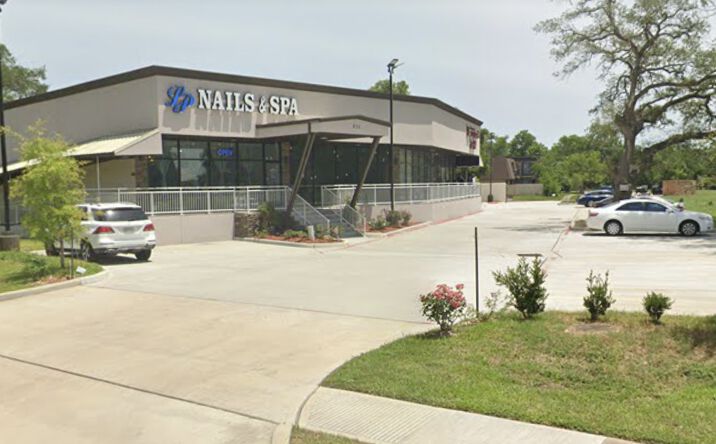 Pictures of Special Purpose, Retail, Restaurant property located at 824 E Adoue St, Alvin, TX 77511 for lease - image #1