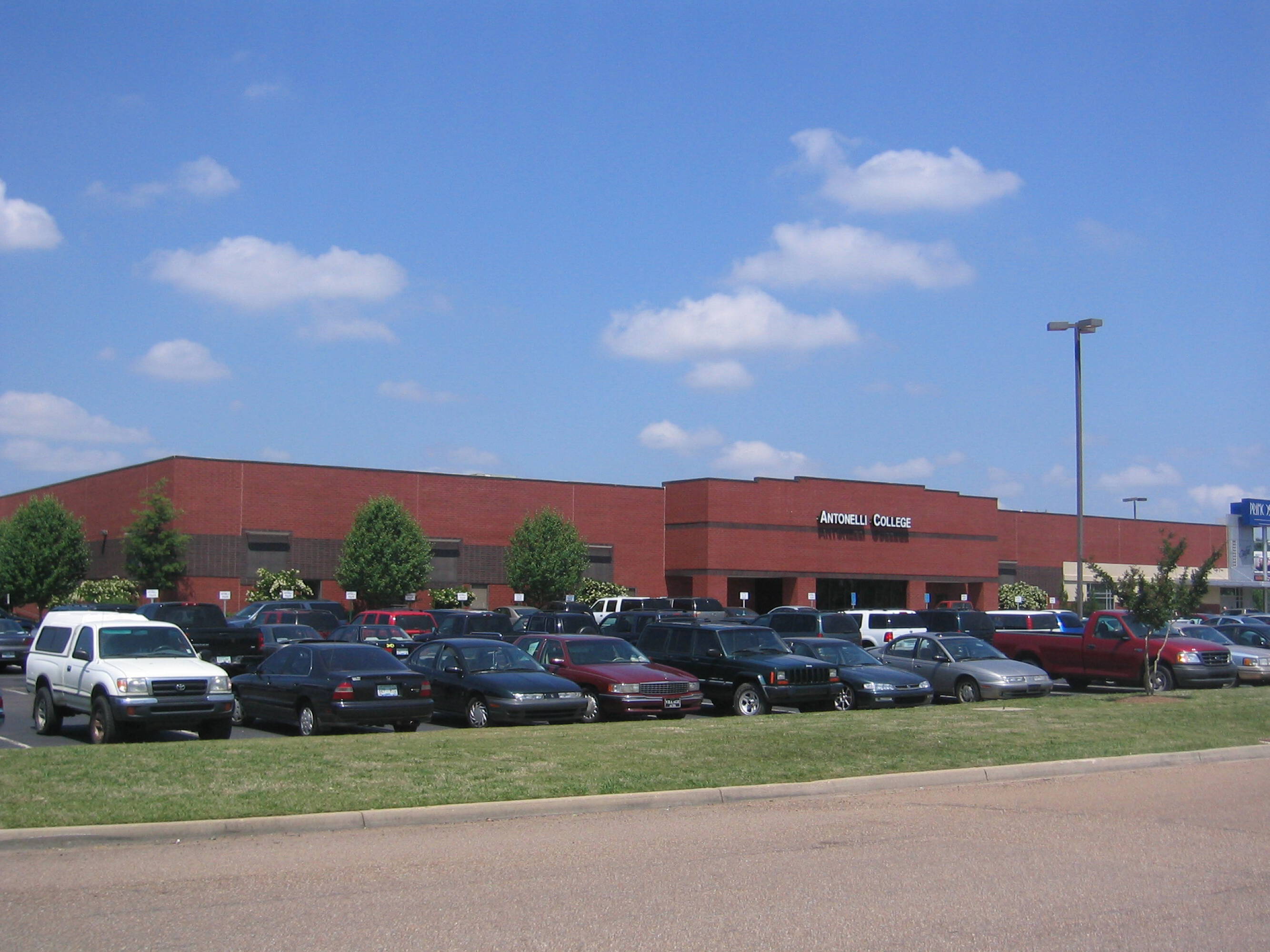 2323 Lakeland Dr, Flowood, MS 39232