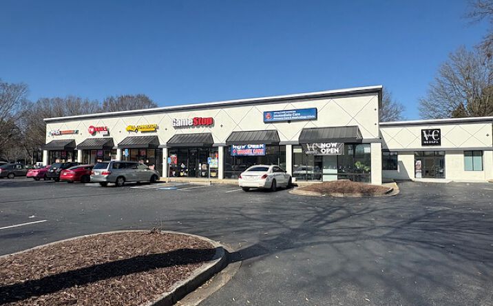 Pictures of Retail property located at 976 Mansell Rd, Roswell, GA 30076 for lease - image #1