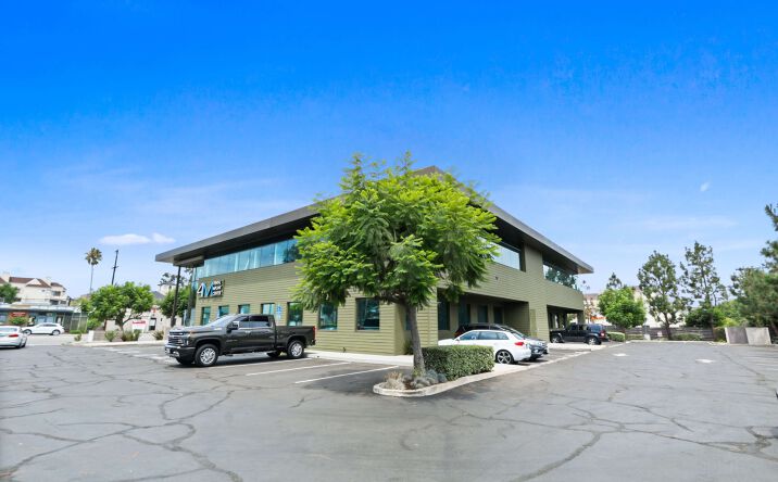 Pictures of Office property located at 3918 Long Beach Blvd, Long Beach, CA 90807 for lease - image #1