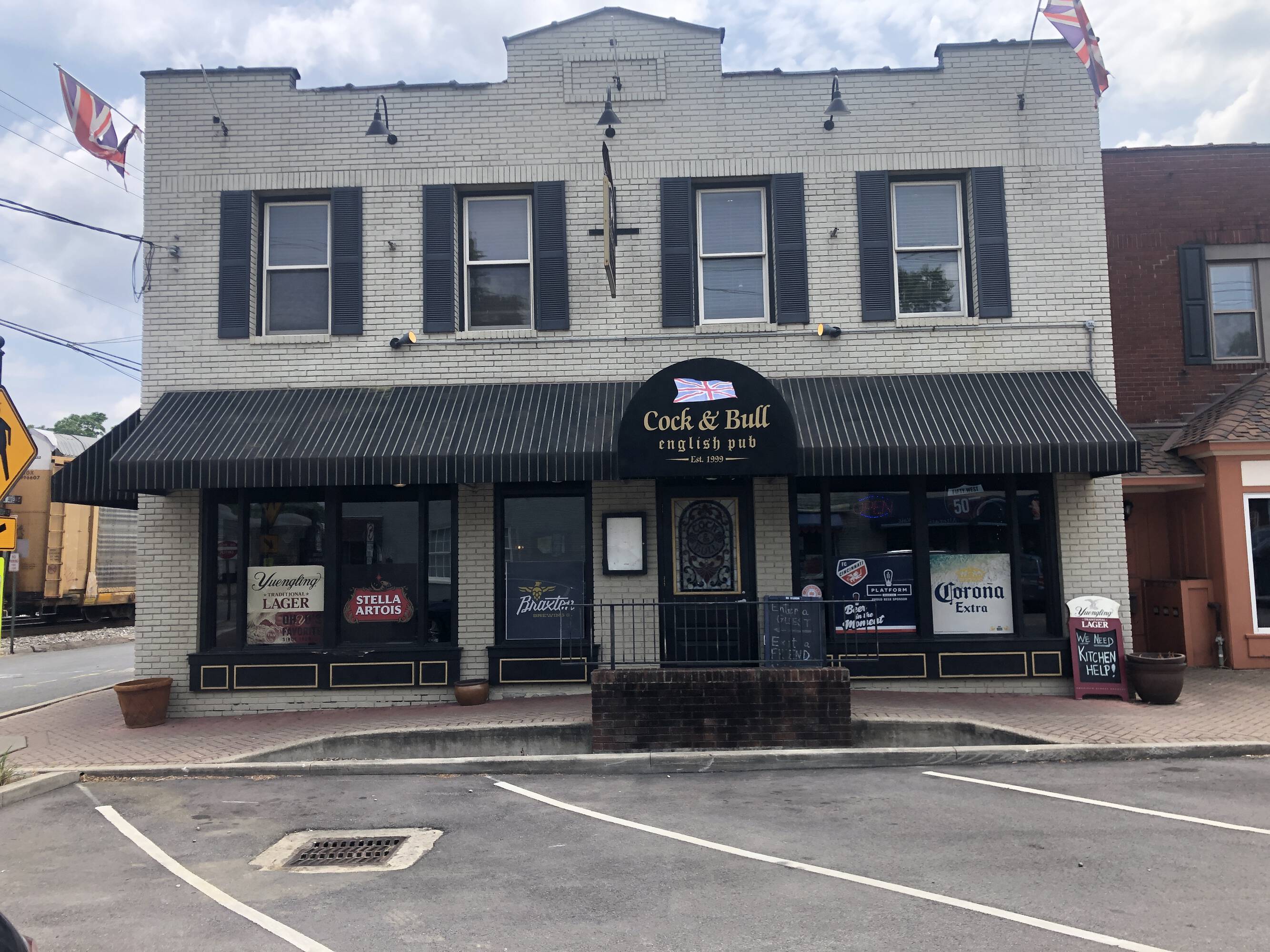 275 E Sharon Rd, Glendale, OH 45246