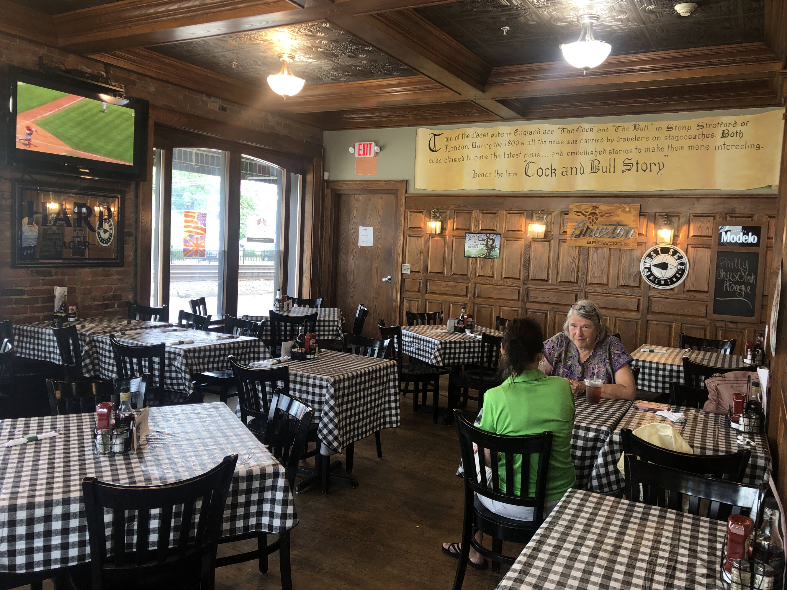 275 E Sharon Rd, Glendale, OH 45246