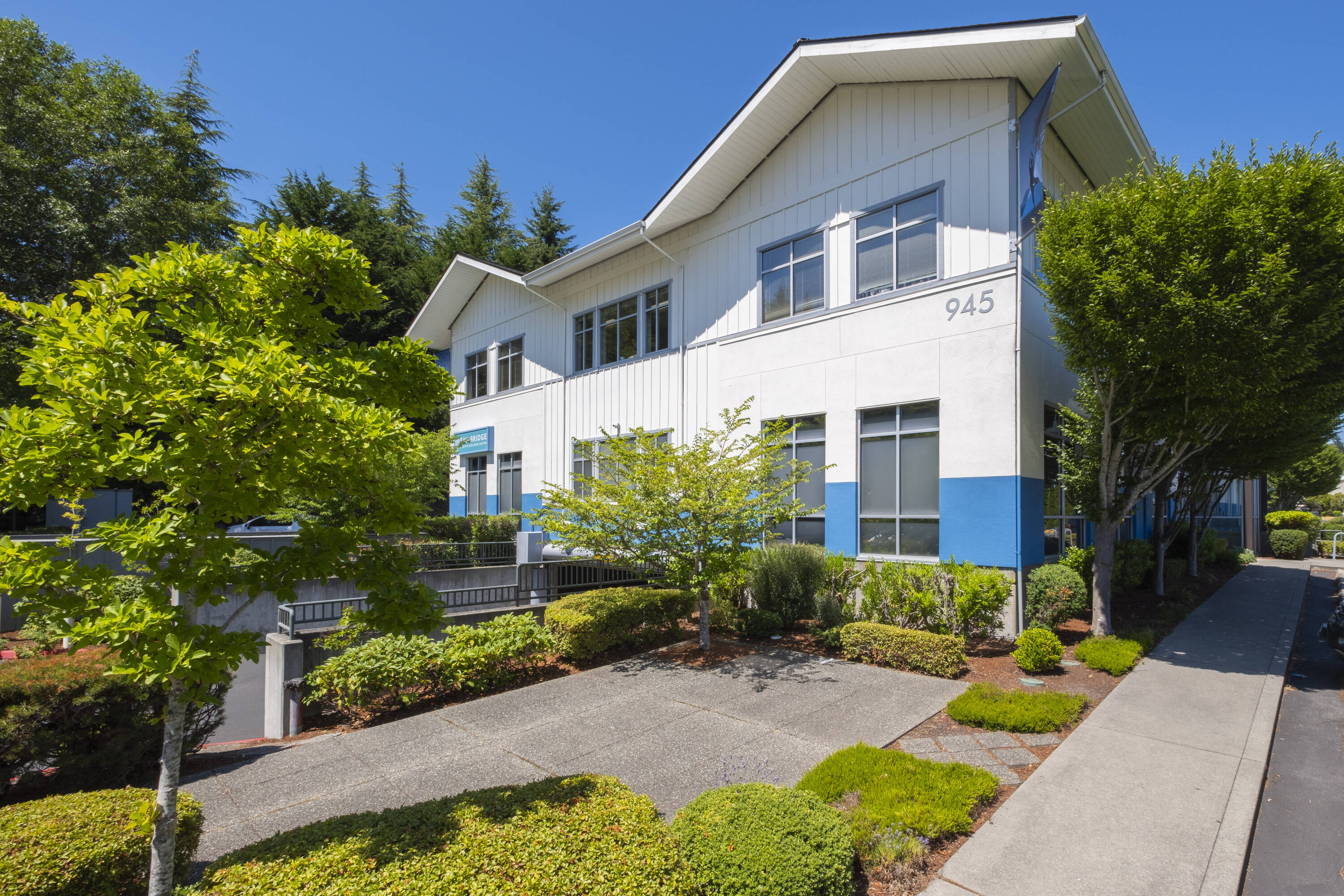 945 Hildebrand Ln NE, Bainbridge Island, WA 98110