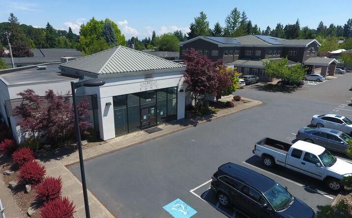 Pictures of Retail property located at 2710 Commercial St SE, Salem, OR 97302 for lease - image #1