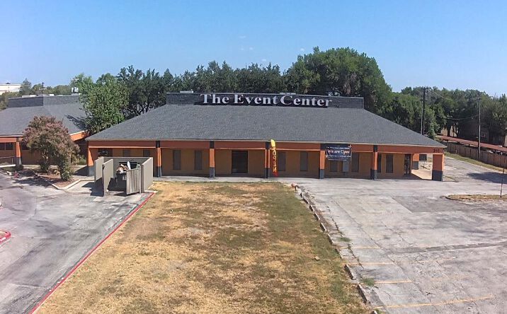 Pictures of Retail, Office property located at 300 Kitty Hawk Rd, Universal City, TX 78148 for lease - image #1