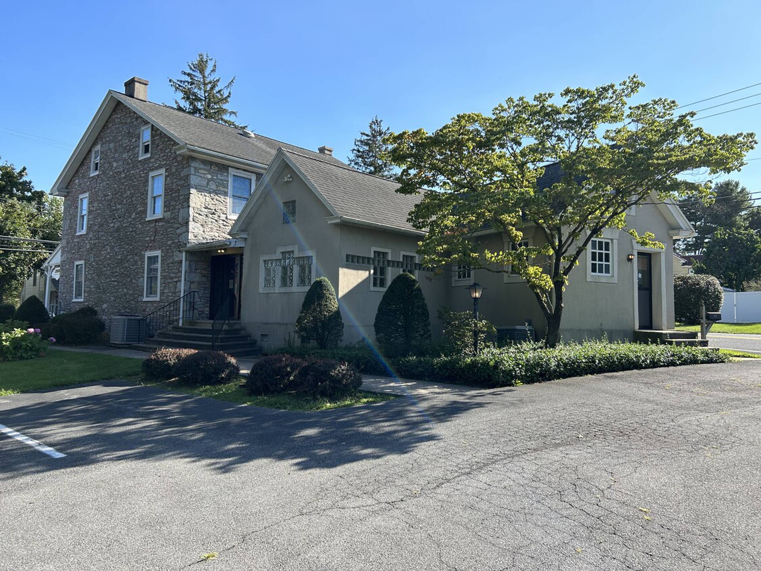 879 Fritztown Rd, Sinking Spring, PA 19608