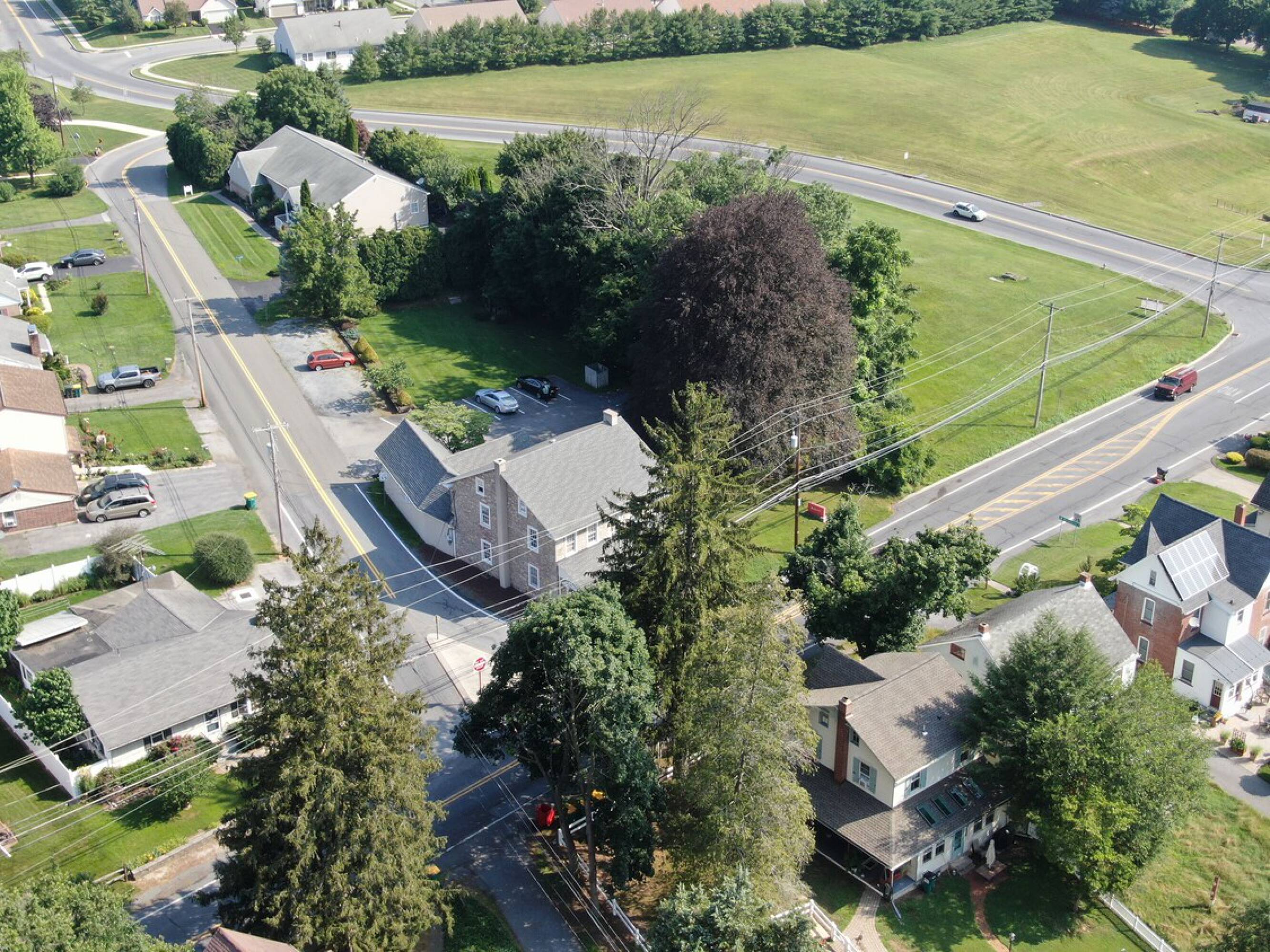 879 Fritztown Rd, Sinking Spring, PA 19608